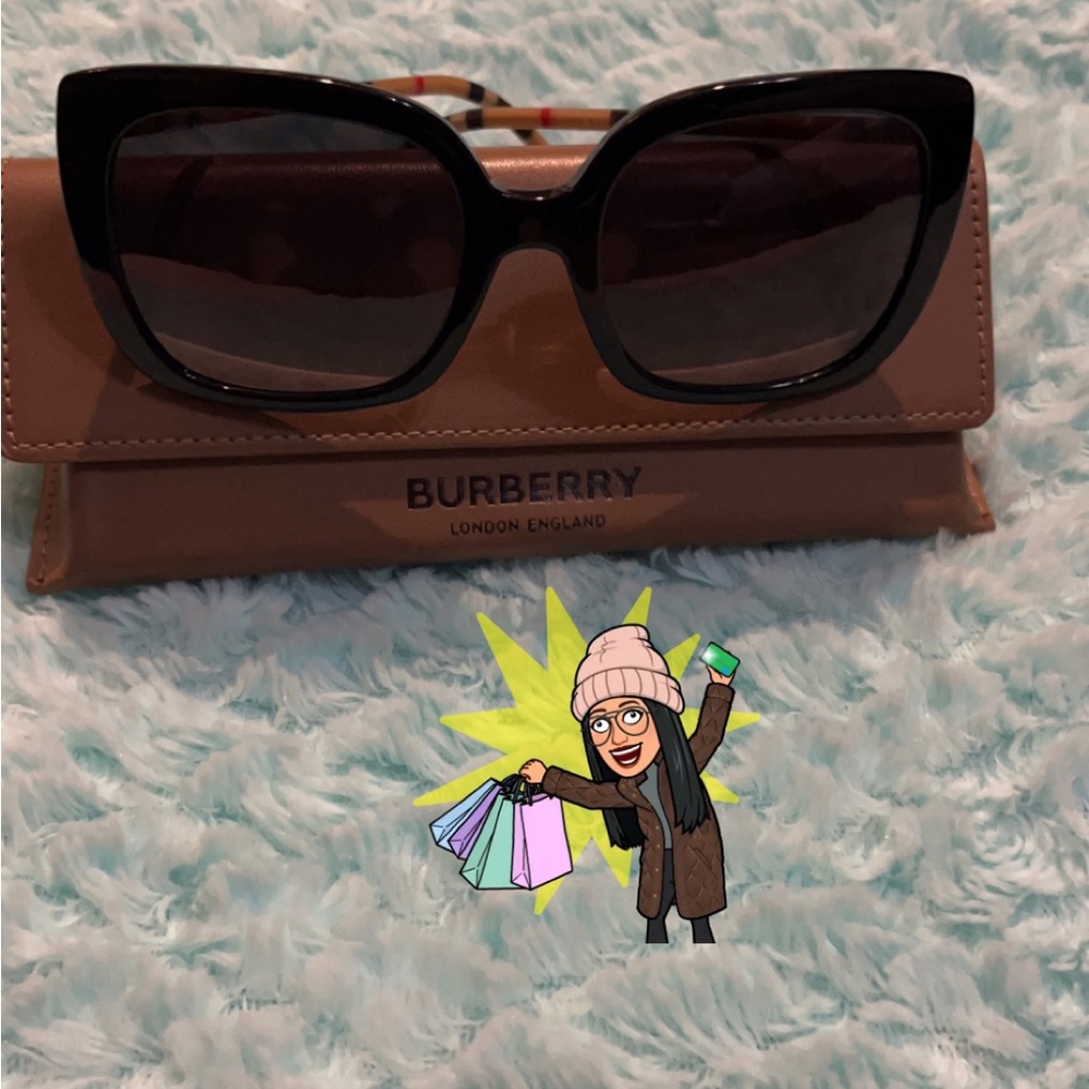 Burberry sun glasses brand new never worn